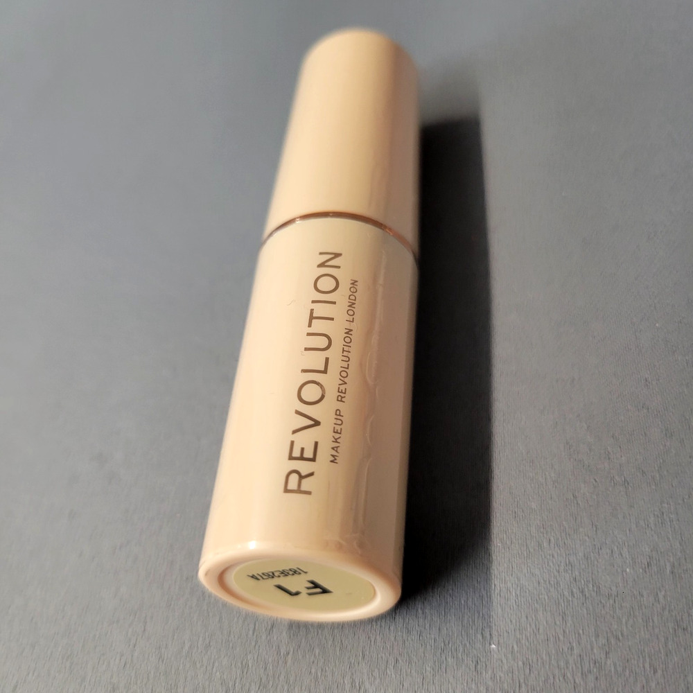 Makeup Revolution Fast Base Stick Foundation F1 0.21 oz 6.2g Sealed New